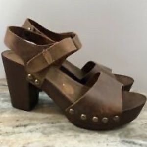 A. Giannetti Platform leather sandals